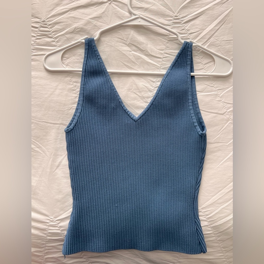Aritzia top size S